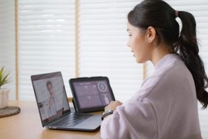 Asia,People,Young,Woman,Video,Call,Talk,Chat,Help,Guide